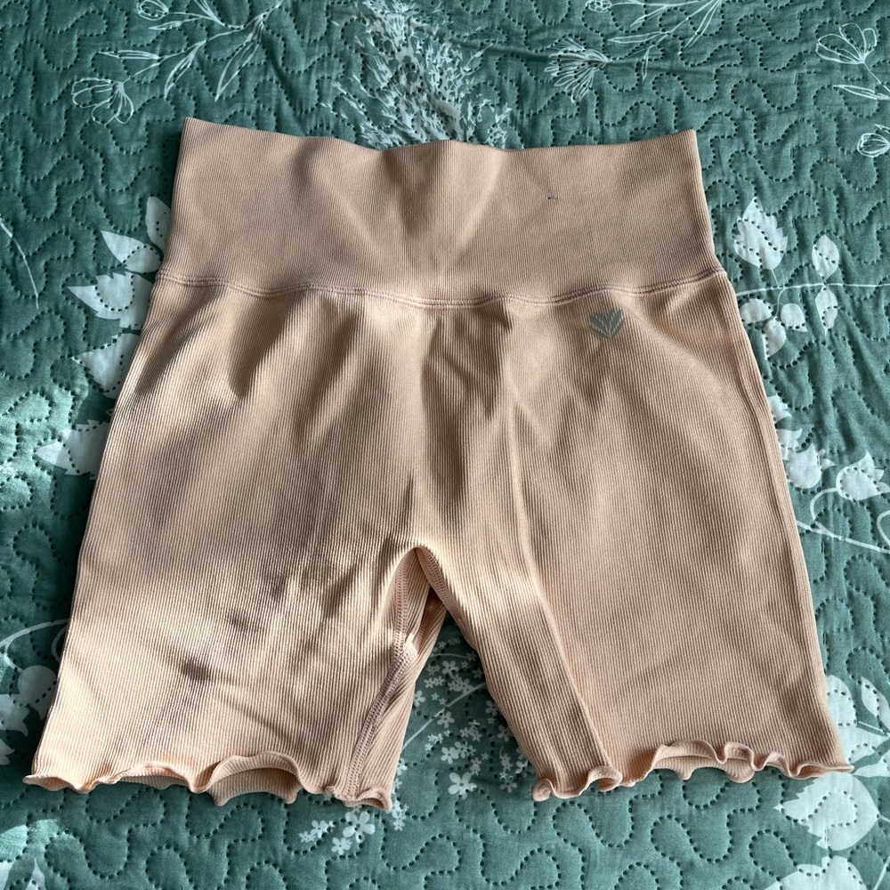 Peachy active short
